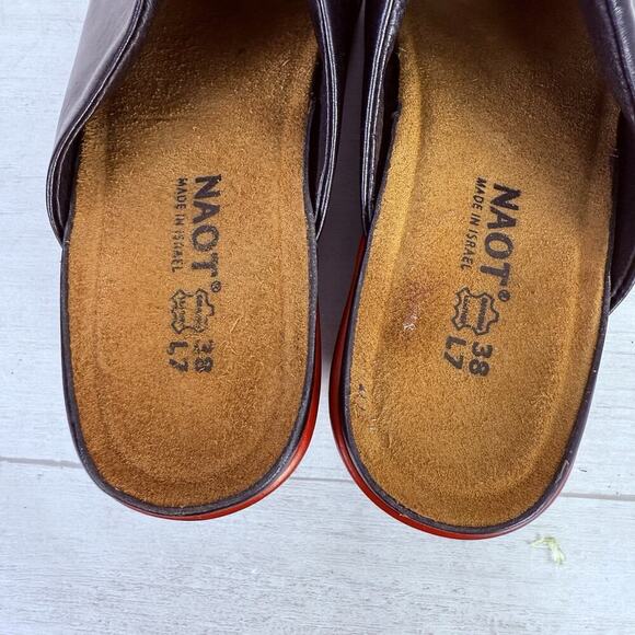 Naot Evening Mule Clogs Black EU 38 US 7.5 Madras Leather Red Accent Slip On - Picture 15 of 16